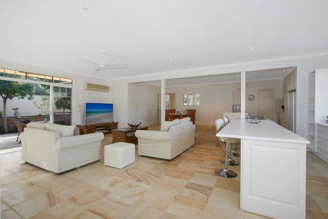 Bella House - Hotel QLD 1