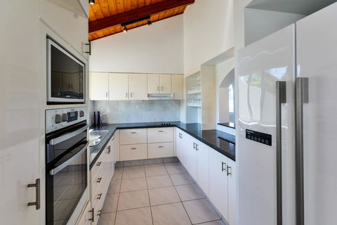 Bella Vista West 3 Luxury Ocean View High Ceilings Golf Buggy Sleeps 8 - Hotel QLD 3