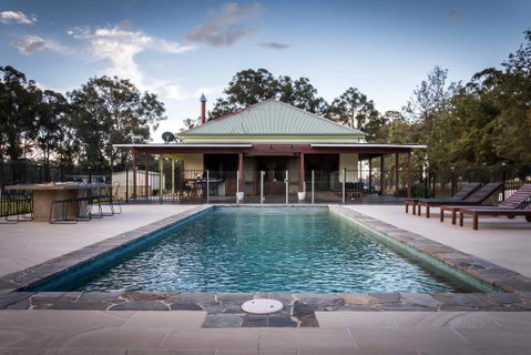 Bernstein Estate - Hotel QLD 2