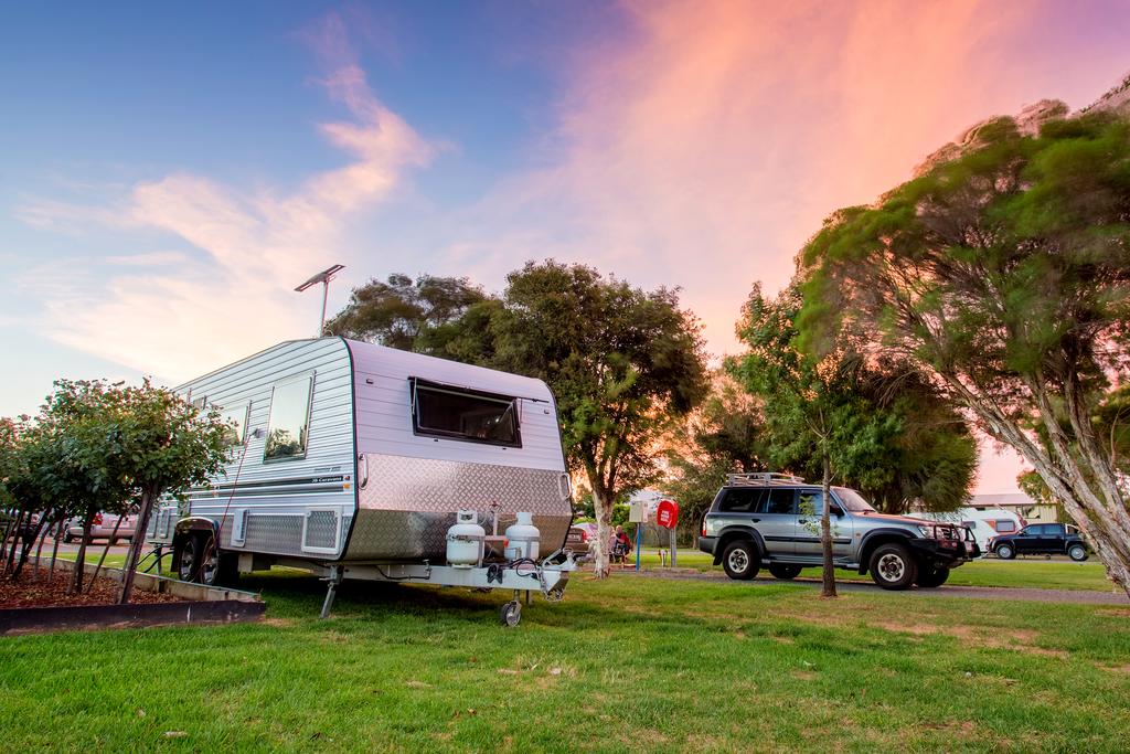 Kialla VIC Hotel QLD