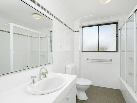 BILINGA GARDENS, UNIT 7 - Hotel QLD 1