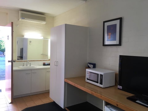 Bishops Lodge Narrandera - Hotel QLD 3