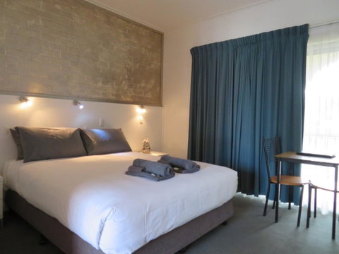 Bishops Lodge Narrandera - Hotel QLD 2