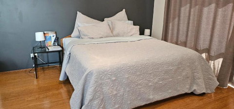 Private King Bed Guest Suite - Hotel QLD 1