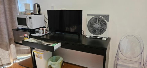 Private King Bed Guest Suite - Hotel QLD 3