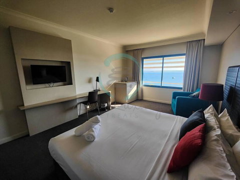 ZEN88 ESPLANADE: Hotel Suite W/ Ocean/Sunset Views - Hotel QLD 0