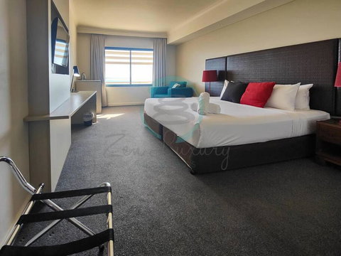 ZEN88 ESPLANADE: Hotel Suite W/ Ocean/Sunset Views - Hotel QLD 1