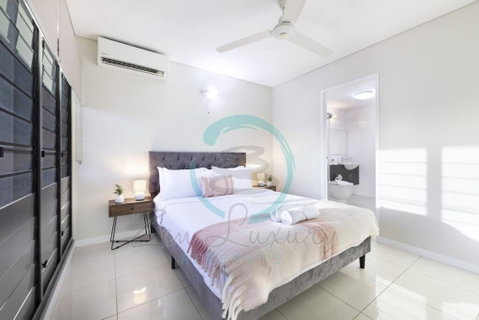 Zen On Stuart: 3-BR Penthouse Pad + Pool + BBQ - Hotel QLD 1