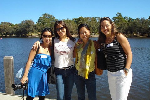 1/2 Day Swan Valley Wine Cheese & Chocolate Tour Inc Afternoon Cruise To Perth - Hotel QLD 2
